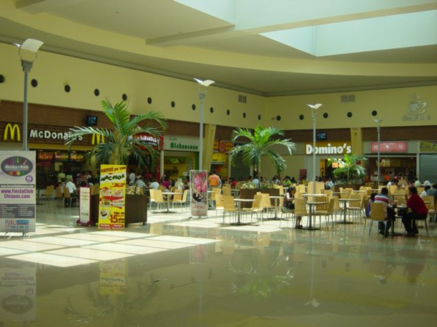  Interior Plaza las américas Tuxtla 